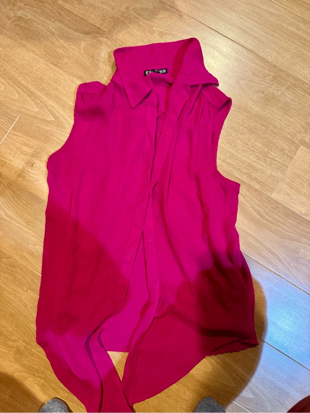 Express Sleeveless Collared Button-Front Blouse in Fuchsia